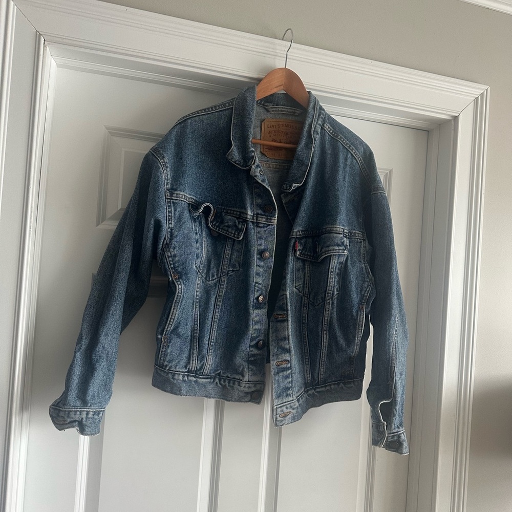Vigatge Levi’s denim trucker jean jacket made in USA red tab